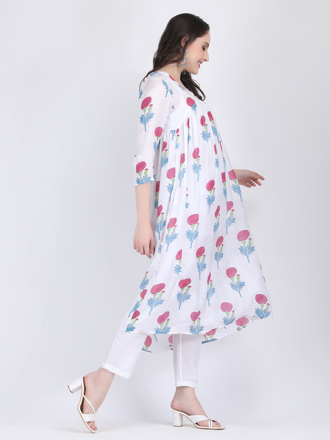 MUSLIN VISCOSE FLARED LONG SHIRT IN WHITE WITH PINK FLORAL MOTIFS