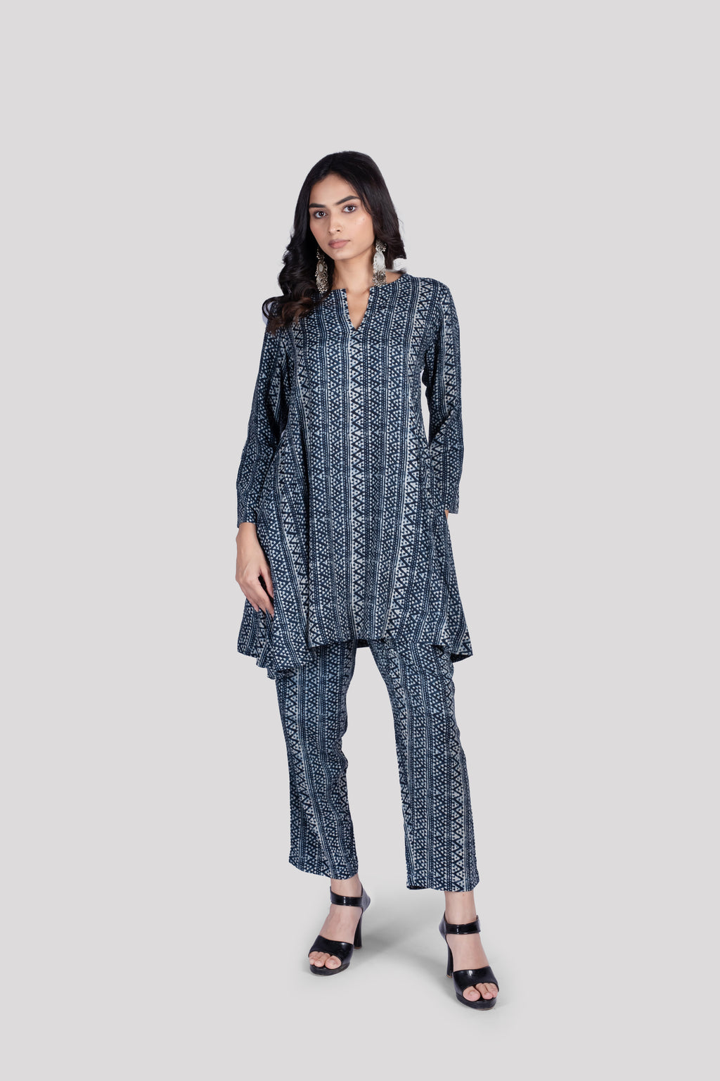 CHEVRON PRINTED MANDARIN COLLAR THREE-QUARTER SLEEVES TOP WITH TROUSER