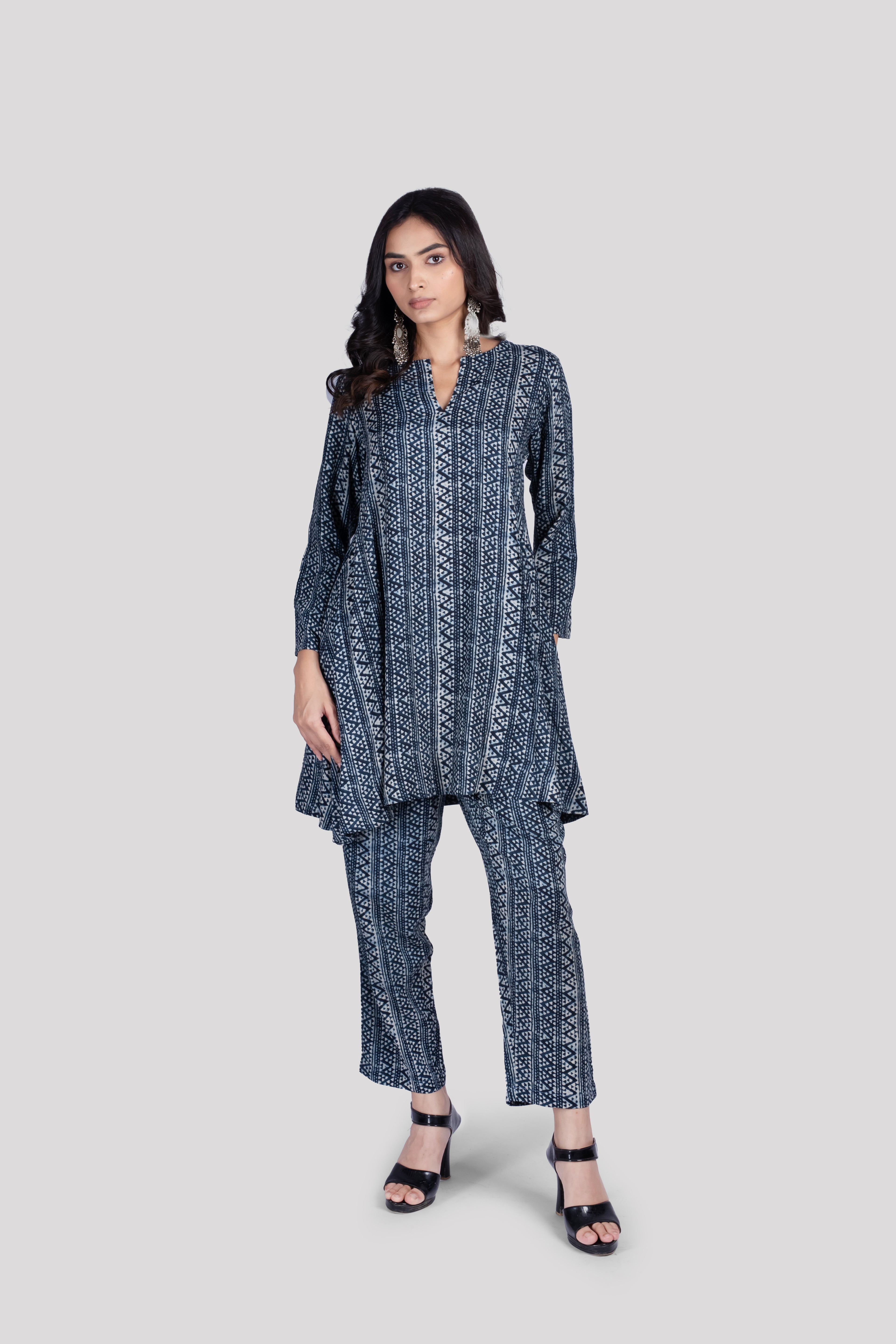 CHEVRON PRINTED MANDARIN COLLAR THREE-QUARTER SLEEVES TOP WITH TROUSER