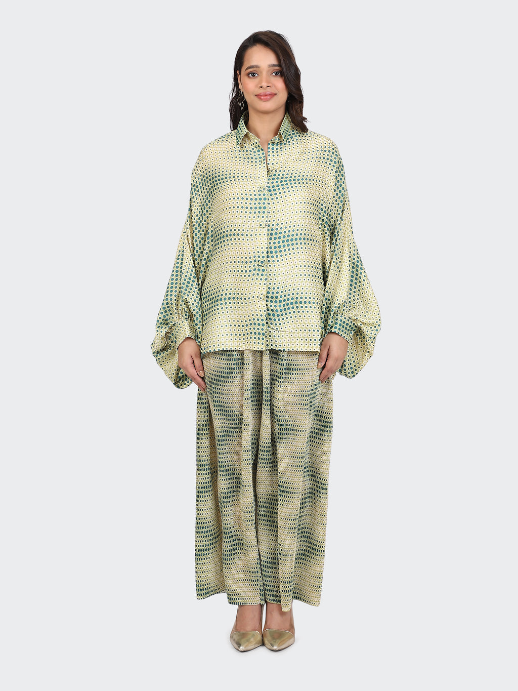 CO-ORDS KIMONO SLEEVES AND DECORATIVE LACE AT BACK-LIME GREEN