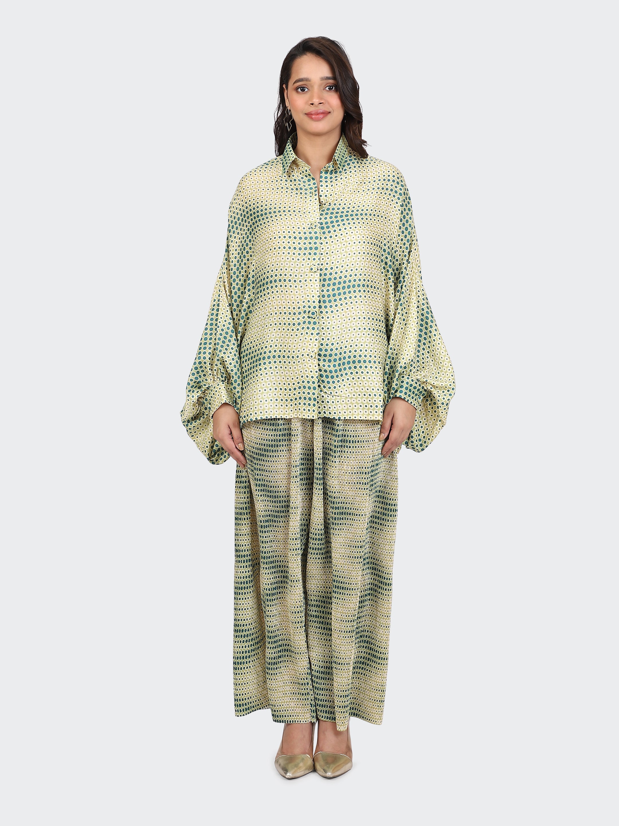 CO-ORDS KIMONO SLEEVES AND DECORATIVE LACE AT BACK-LIME GREEN