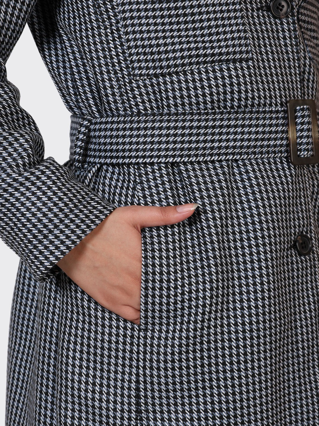 LADIES WOOLLEN JACKET-WOOL CROSS